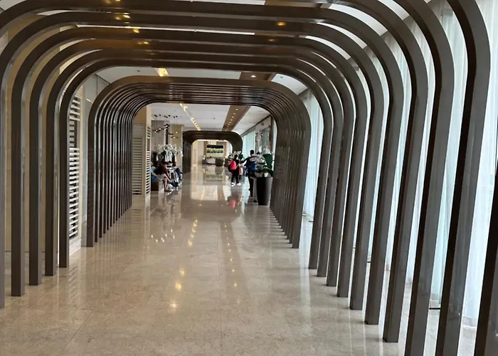 Mall Of Shore 3 Near Airports 4*